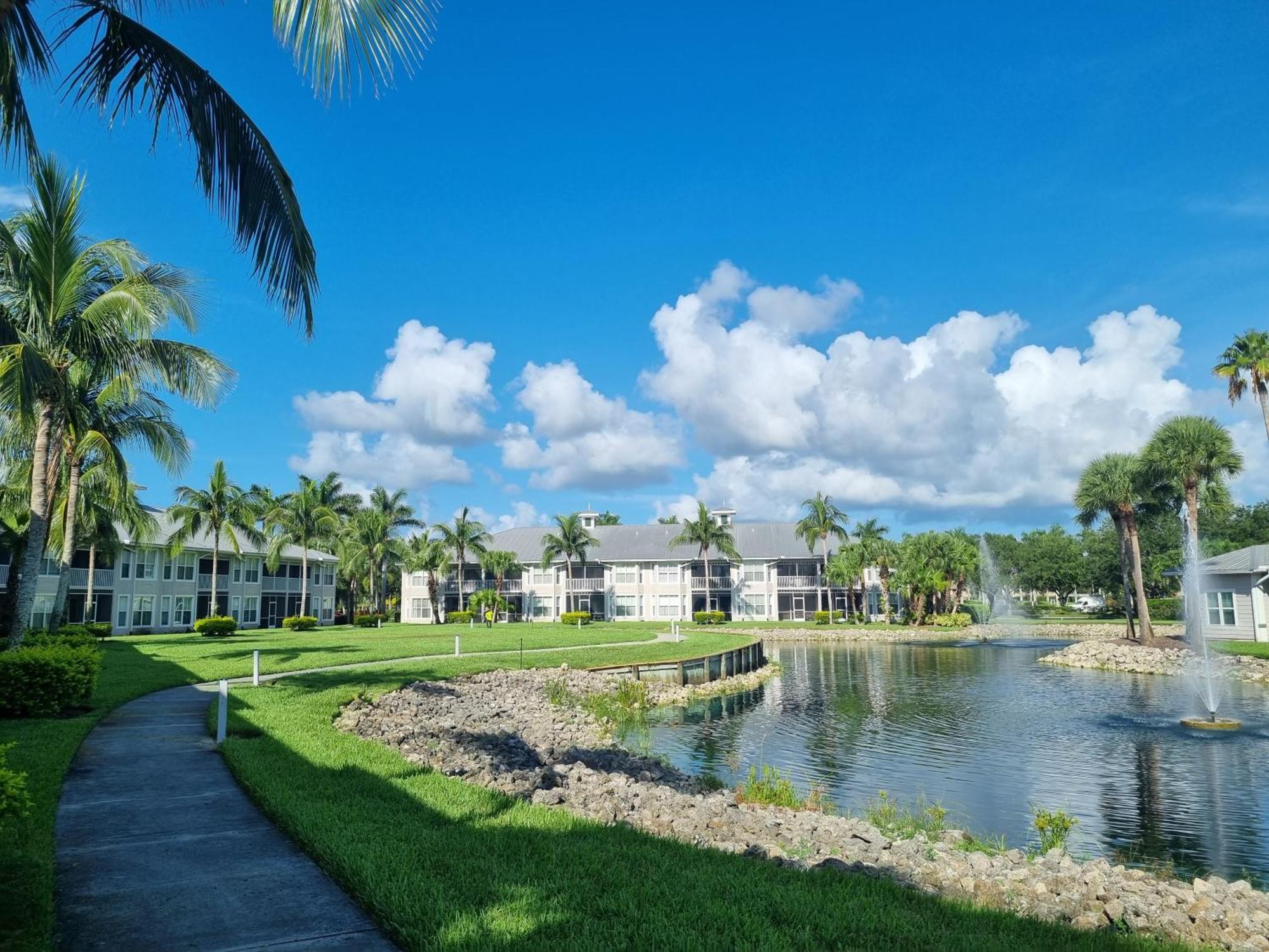 Stunning 2-Bedroom Plus Den Condo In Greenlinks Resort North North Naples Eksteriør billede