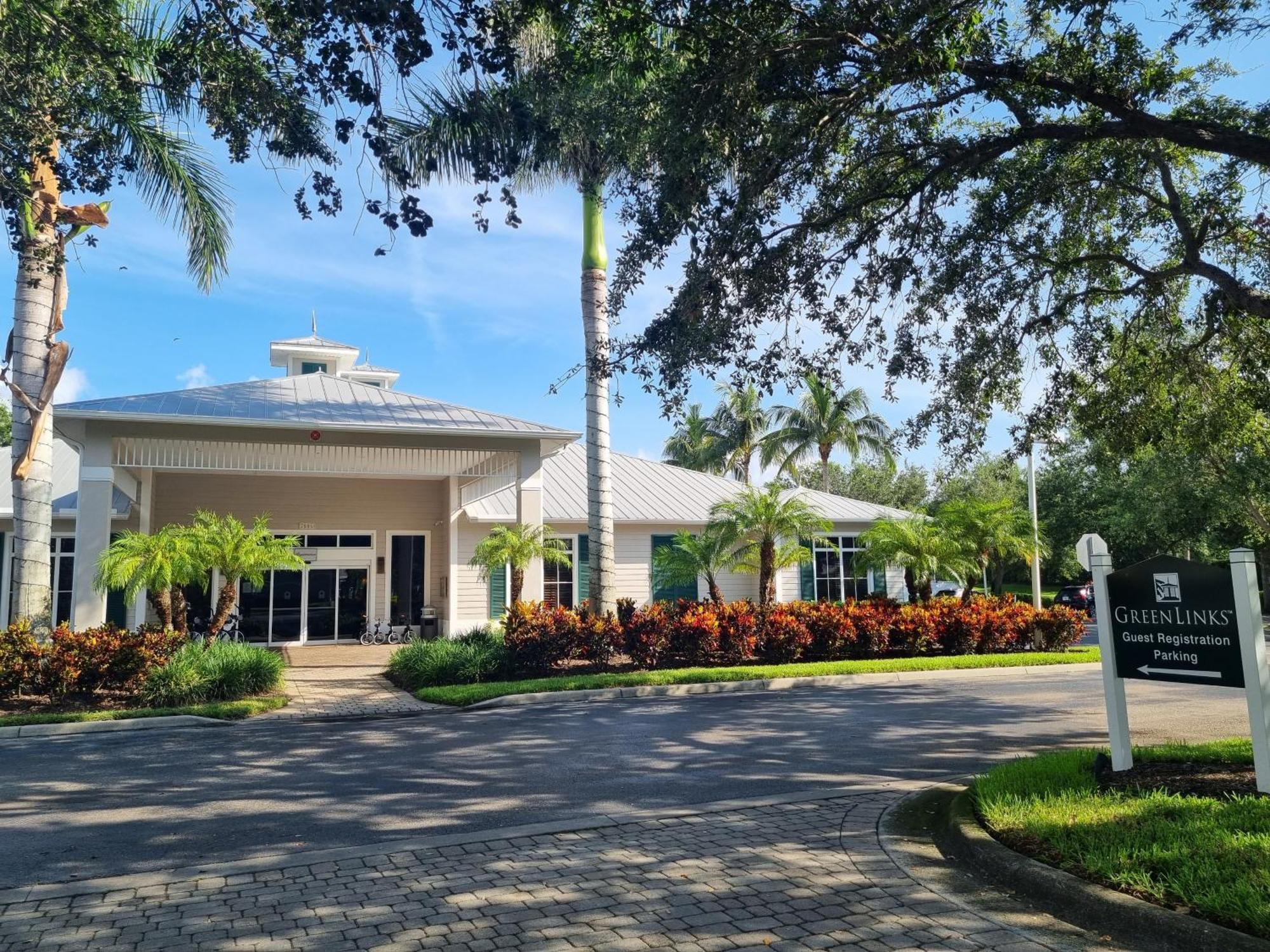 Stunning 2-Bedroom Plus Den Condo In Greenlinks Resort North North Naples Eksteriør billede