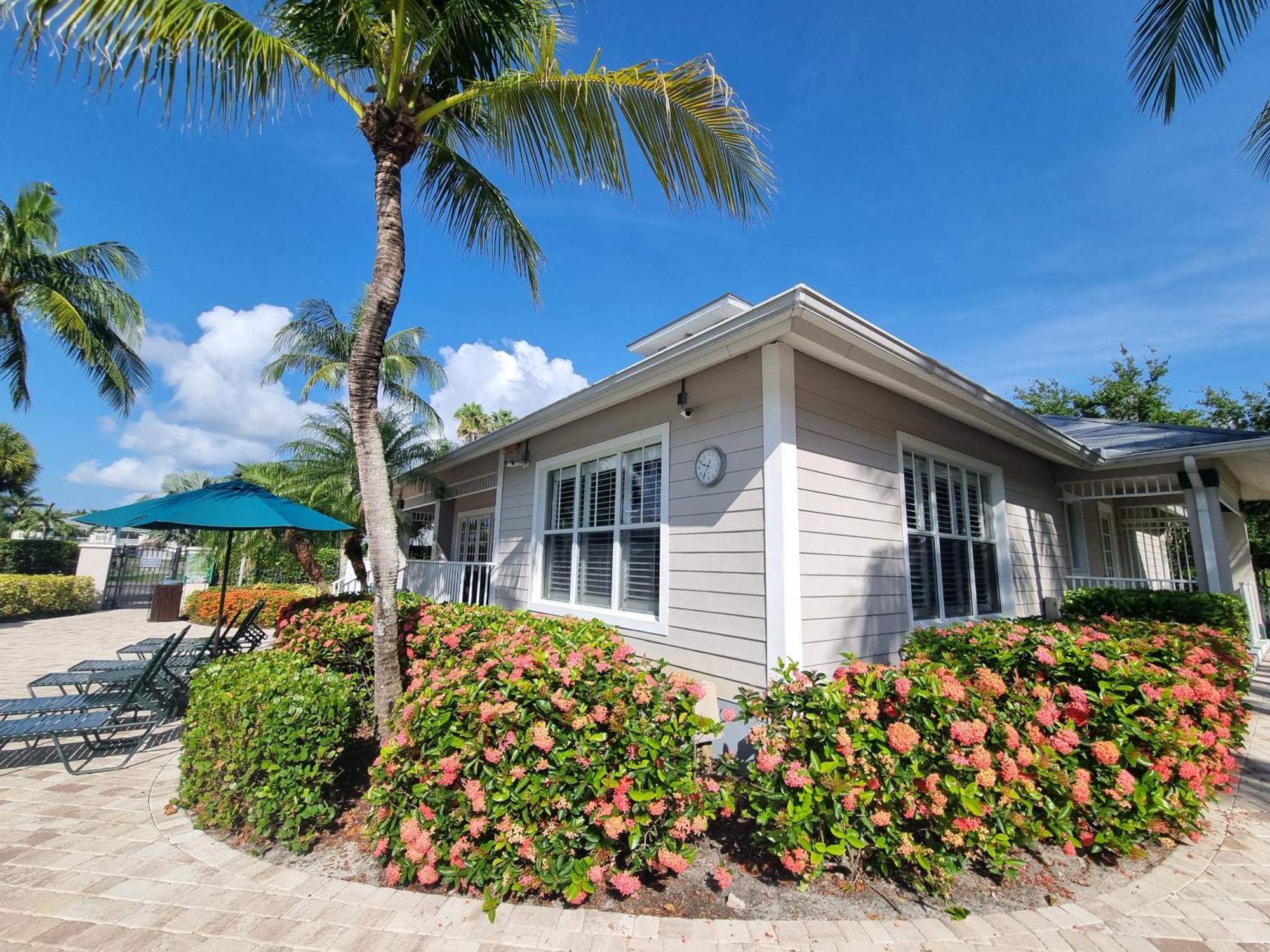 Stunning 2-Bedroom Plus Den Condo In Greenlinks Resort North North Naples Eksteriør billede